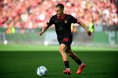 LEVERKUSEN, ALMANY - 5 EKİM, 2024: Florian Wirtz, Bundesliga, maç 2. Bayer 04 Leverkusen, Bayarena 'da Holstein Kiel' e karşı.