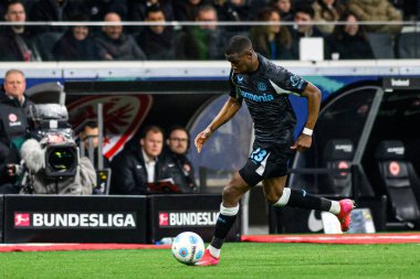 FRANKFRT, GERMANY - 1 Mart 2025: Nordi Mukiele - Bundesliga maçı Eintracht Frankfurt ile FC Bayer 04 Leverkusen Deutsche Park 'ta. 