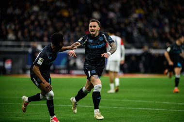 FRANKFRT, GERMANY - 1 Mart 2025: Nathan Tella, Aleix Garcia - Bundesliga maçı Eintracht Frankfurt - FC Bayer 04 Leverkusen Deutsche Park 'ta. 