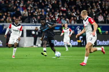 FRANKFURT, GERMANY - 1 Mart 2025: Victor Boniface - Bundesliga maçı Eintracht Frankfurt FC Bayer 04 Leverkusen 'e karşı Deutsche Bank Park. 
