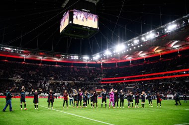 FRANKFRT, GERMANY - 1 Mart 2025: Maçtan sonra oyuncular - Bundesliga maçı Eintracht Frankfurt - FC Bayer 04 Leverkusen Deutsche Park 'ta. 