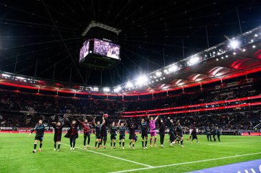 FRANKFRT, GERMANY - 1 Mart 2025: Maçtan sonra oyuncular - Bundesliga maçı Eintracht Frankfurt - FC Bayer 04 Leverkusen Deutsche Park 'ta. 