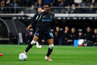 FRANKFRT, GERMANY - 1 Mart 2025: Nathan Tella - Bundesliga maçı Eintracht Frankfurt FC Bayer 04 Leverkusen 'e karşı Deutsche Bank Park' ta. 