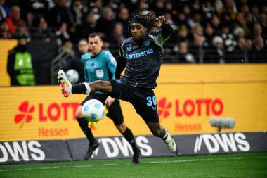 FRANKFRT, GERMANY - 1 Mart 2025: Jeremie Frimpong - Deutsche Park 'ta Eintracht Frankfurt-FC Bayer 04 Leverkusen maçı. 