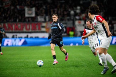 FRANKFRT, GERMANY - 1 Mart 2025: Florian Wirtz - Bundesliga maçı Eintracht Frankfurt FC Bayer 04 Leverkusen 'e karşı Deutsche Park' ta. 