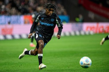 FRANKFRT, GERMANY - 1 Mart 2025: Jeremie Frimpong - Deutsche Park 'ta Eintracht Frankfurt-FC Bayer 04 Leverkusen maçı. 