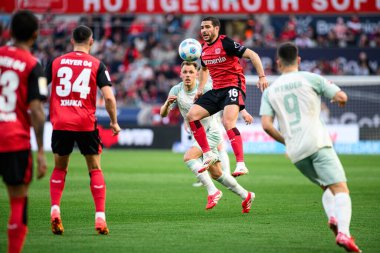 LEVERKUSEN, ALMANY - 8 Mart 2025: Emiliano Buendia - Bundesliga, maç 25. Bayer Leverkusen, Bayarena 'da Werder Bremen' e karşı.