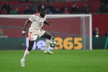 LEVERKUSEN, GERMANY - 11 Mart 2025: Dayot Upamecano - Bayer 04 Leverkusen ile Bayarena 'da FC Bayern Münih arasındaki UEFA Şampiyonlar Ligi maçı.