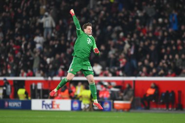 LEVERKUSEN, GERMANY - 11 Mart 2025: Jonas Urbig - Bayena 'da Bayer 04 Leverkusen ile FC Bayern Münih arasındaki UEFA Şampiyonlar Ligi futbol maçı.
