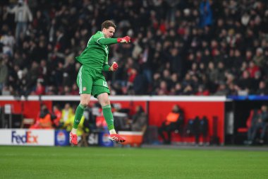 LEVERKUSEN, GERMANY - 11 Mart 2025: Jonas Urbig - Bayena 'da Bayer 04 Leverkusen ile FC Bayern Münih arasındaki UEFA Şampiyonlar Ligi futbol maçı.