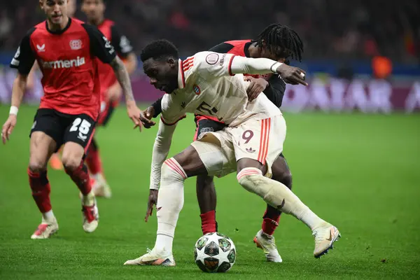 LEVERKUSEN, GERMANY - 11 Mart 2025: Alphonso Davies - Bayer 04 Leverkusen-FC Bayern Münih arasındaki UEFA Şampiyonlar Ligi maçı.