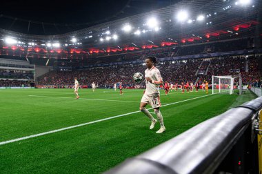 LEVERKUSEN, GERMANY - 11 Mart 2025: Michael Olise - Bayena 'da Bayer 04 Leverkusen FC Bayern Münih' e karşı UEFA Şampiyonlar Ligi futbol maçı.