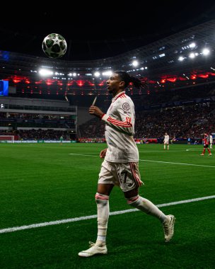 LEVERKUSEN, GERMANY - 11 Mart 2025: Michael Olise - Bayena 'da Bayer 04 Leverkusen FC Bayern Münih' e karşı UEFA Şampiyonlar Ligi futbol maçı.