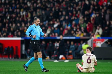 LEVERKUSEN, GERMANY - 11 Mart 2025: Slavko Vinciç, Joshua Kimmich - Bayer 04 Leverkusen ile Bayarena 'da FC Bayern Münih arasındaki UEFA Şampiyonlar Ligi futbol maçı.