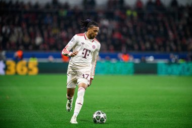 LEVERKUSEN, GERMANY - 11 Mart 2025: Michael Olise - Bayena 'da Bayer 04 Leverkusen FC Bayern Münih' e karşı UEFA Şampiyonlar Ligi futbol maçı.