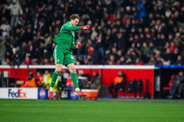 LEVERKUSEN, GERMANY - 11 Mart 2025: Jonas Urbig - Bayena 'da Bayer 04 Leverkusen ile FC Bayern Münih arasındaki UEFA Şampiyonlar Ligi futbol maçı.
