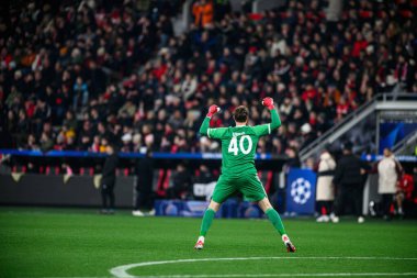 LEVERKUSEN, GERMANY - 11 Mart 2025: Jonas Urbig - Bayena 'da Bayer 04 Leverkusen ile FC Bayern Münih arasındaki UEFA Şampiyonlar Ligi futbol maçı.