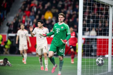 LEVERKUSEN, GERMANY - 11 Mart 2025: Jonas Urbig - Bayena 'da Bayer 04 Leverkusen ile FC Bayern Münih arasındaki UEFA Şampiyonlar Ligi futbol maçı.