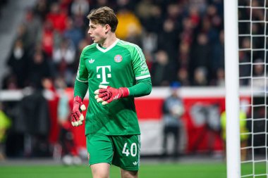 LEVERKUSEN, GERMANY - 11 Mart 2025: Jonas Urbig - Bayena 'da Bayer 04 Leverkusen ile FC Bayern Münih arasındaki UEFA Şampiyonlar Ligi futbol maçı.