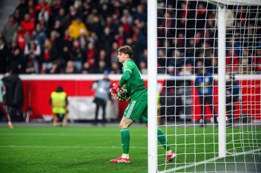 LEVERKUSEN, GERMANY - 11 Mart 2025: Jonas Urbig - Bayena 'da Bayer 04 Leverkusen ile FC Bayern Münih arasındaki UEFA Şampiyonlar Ligi futbol maçı.