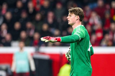 LEVERKUSEN, GERMANY - 11 Mart 2025: Jonas Urbig - Bayena 'da Bayer 04 Leverkusen ile FC Bayern Münih arasındaki UEFA Şampiyonlar Ligi futbol maçı.