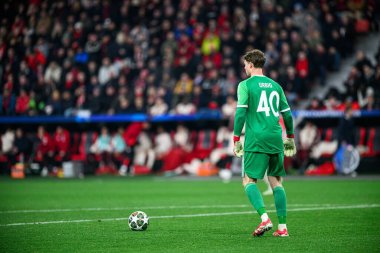 LEVERKUSEN, GERMANY - 11 Mart 2025: Jonas Urbig - Bayena 'da Bayer 04 Leverkusen ile FC Bayern Münih arasındaki UEFA Şampiyonlar Ligi futbol maçı.