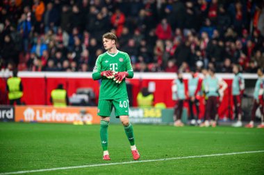 LEVERKUSEN, GERMANY - 11 Mart 2025: Jonas Urbig - Bayena 'da Bayer 04 Leverkusen ile FC Bayern Münih arasındaki UEFA Şampiyonlar Ligi futbol maçı.