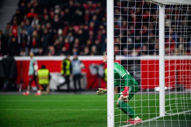 LEVERKUSEN, GERMANY - 11 Mart 2025: Jonas Urbig - Bayena 'da Bayer 04 Leverkusen ile FC Bayern Münih arasındaki UEFA Şampiyonlar Ligi futbol maçı.