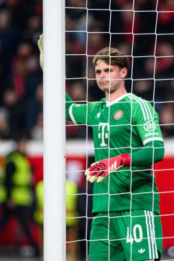 LEVERKUSEN, GERMANY - 11 Mart 2025: Jonas Urbig - Bayena 'da Bayer 04 Leverkusen ile FC Bayern Münih arasındaki UEFA Şampiyonlar Ligi futbol maçı.