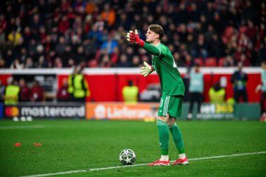 LEVERKUSEN, GERMANY - 11 Mart 2025: Jonas Urbig - Bayena 'da Bayer 04 Leverkusen ile FC Bayern Münih arasındaki UEFA Şampiyonlar Ligi futbol maçı.