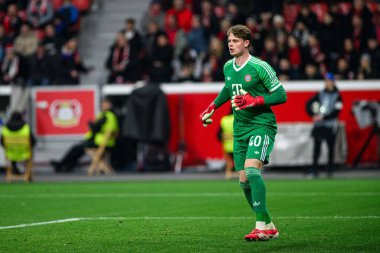 LEVERKUSEN, GERMANY - 11 Mart 2025: Jonas Urbig - Bayena 'da Bayer 04 Leverkusen ile FC Bayern Münih arasındaki UEFA Şampiyonlar Ligi futbol maçı.