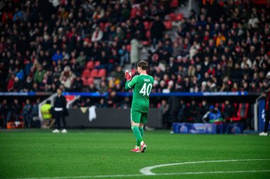 LEVERKUSEN, GERMANY - 11 Mart 2025: Jonas Urbig - Bayena 'da Bayer 04 Leverkusen ile FC Bayern Münih arasındaki UEFA Şampiyonlar Ligi futbol maçı.