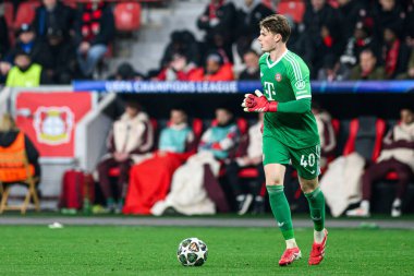 LEVERKUSEN, GERMANY - 11 Mart 2025: Jonas Urbig - Bayena 'da Bayer 04 Leverkusen ile FC Bayern Münih arasındaki UEFA Şampiyonlar Ligi futbol maçı.
