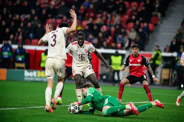 LEVERKUSEN, GERMANY - 11 Mart 2025: Dayot Upamecano - Bayer 04 Leverkusen ile Bayarena 'da FC Bayern Münih arasındaki UEFA Şampiyonlar Ligi maçı.