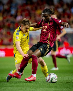 GENK, BELGIUM - 23 Mart 2025: Yehor Yarmoliuk, Jeremy Doku - UEFA Uluslar Ligi Belçika - Cegeka Arena 'da Ukrayna.