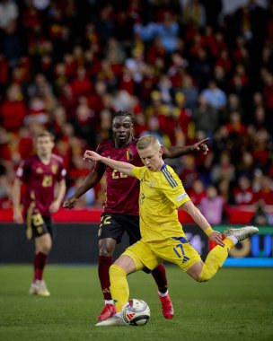 GENK, BELGIUM - 23 Mart 2025: Jeremy Doku, Oleksandr Zinchenko - UEFA Uluslar Ligi Belçika Futbol Maçı - Cegeka Arena 'da Ukrayna.