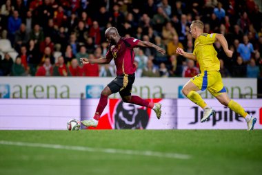 GENK, BELGIUM - 23 Mart 2025: Oleksandr Svatok, Romelu Lukaku - UEFA Milletler Ligi Belçika - Cegeka Arena 'da Ukrayna.