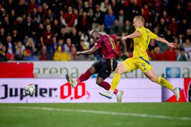 GENK, BELGIUM - 23 Mart 2025: Oleksandr Svatok, Romelu Lukaku - UEFA Milletler Ligi Belçika - Cegeka Arena 'da Ukrayna.