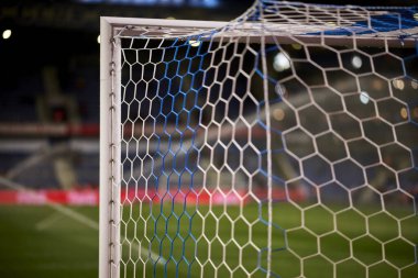 Stadyumda futbol ağı. Futbol mu?.
