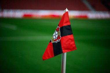 LEVERKUSEN, ALMANY - 28 Mart 2025: köşe bayrağı - Bundesliga, maç günü 27. Bayer Leverkusen, Bayarena 'da Bochum' a karşı.