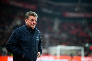 LEVERKUSEN, ALMANY - 28 Mart 2025: Dieter Hecking - Bundesliga, maç 27. Bayer Leverkusen, Bayarena 'da Bochum' a karşı.