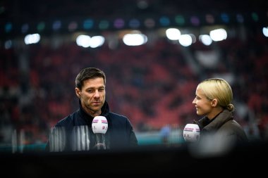 LEVERKUSEN, ALMANY - 28 Mart 2025: Xabi Alonso - Bundesliga, maç 27. Bayer Leverkusen, Bayarena 'da Bochum' a karşı.