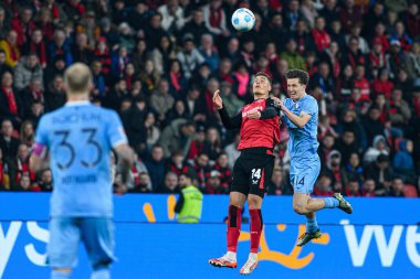 LEVERKUSEN, ALMANY - 28 Mart 2025: Patrik Schick, Tim Oermann - Bundesliga, maç 27. Bayer Leverkusen, Bayarena 'da Bochum' a karşı.