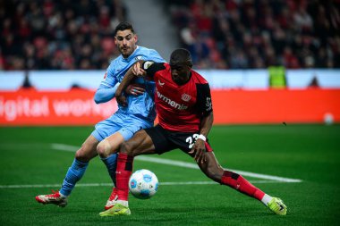 LEVERKUSEN, ALMANY - 28 Mart 2025: Nordi Mukiele, Georgios Masouras - Bundesliga, maç 27. Bayer Leverkusen, Bayarena 'da Bochum' a karşı.