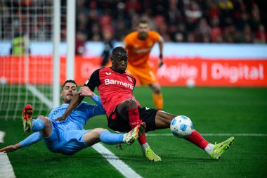 LEVERKUSEN, ALMANY - 28 Mart 2025: Nordi Mukiele, Georgios Masouras - Bundesliga, maç 27. Bayer Leverkusen, Bayarena 'da Bochum' a karşı.