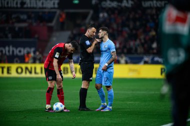 LEVERKUSEN, ALMANY - 28 Mart 2025: Tom Krauss, Granit Xhaka, Sven Jablonski - Bundesliga, 27. Bayer Leverkusen, Bayarena 'da Bochum' a karşı.