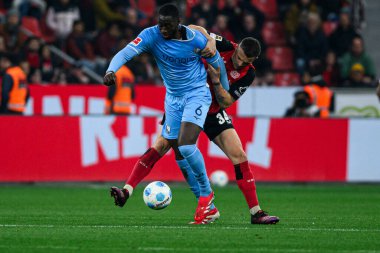 LEVERKUSEN, ALMANY - 28 Mart 2025: Granit Xhaka, Ibrahima Sissoko - Bundesliga, 27. Bayer Leverkusen, Bayarena 'da Bochum' a karşı.