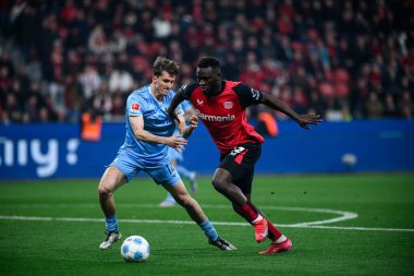 LEVERKUSEN, ALMANY - 28 Mart 2025: Tim Oermann, Victor Boniface - Bundesliga, maç 27. Bayer Leverkusen, Bayarena 'da Bochum' a karşı.