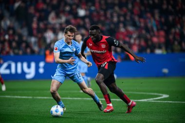 LEVERKUSEN, ALMANY - 28 Mart 2025: Tim Oermann, Victor Boniface - Bundesliga, maç 27. Bayer Leverkusen, Bayarena 'da Bochum' a karşı.