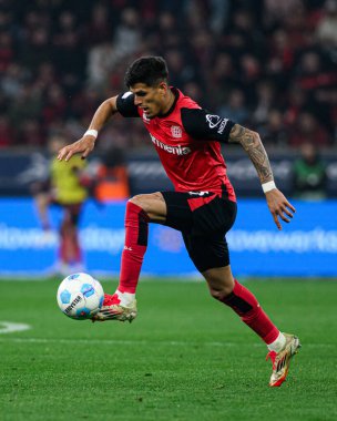 LEVERKUSEN, ALMANY - 28 Mart 2025: Piero Hincapie - Bundesliga, maç 27. Bayer Leverkusen, Bayarena 'da Bochum' a karşı.